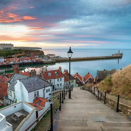 Secret Garden Hideaway * Whitby