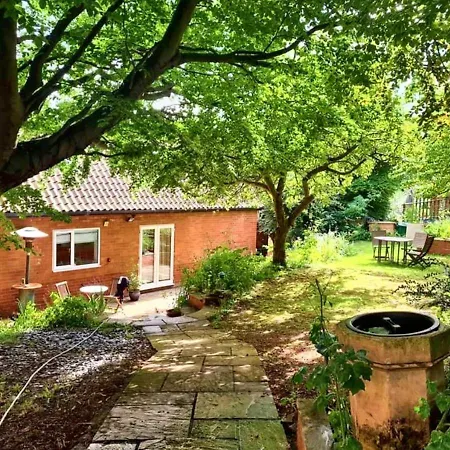 Secret Garden Hideaway Whitby